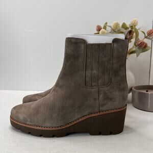 Vionic Aria Waterproof Suede Wedge Ankle Booties Taupe Women's 9M NWOB